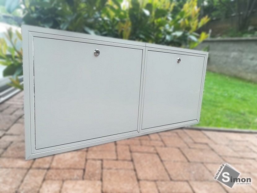 Atypická velká revizní dvířka výklopná