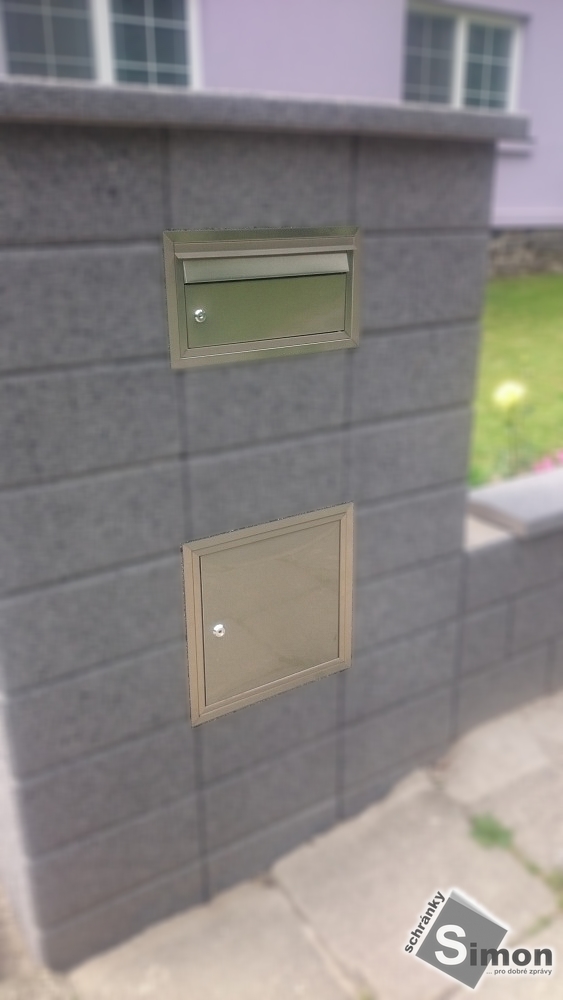 Nerezová poštovní schránka a dvířka k elektro od brány.