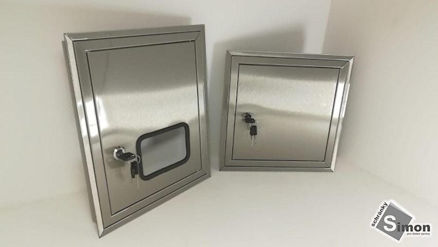 Revizní dvířka s lemováním