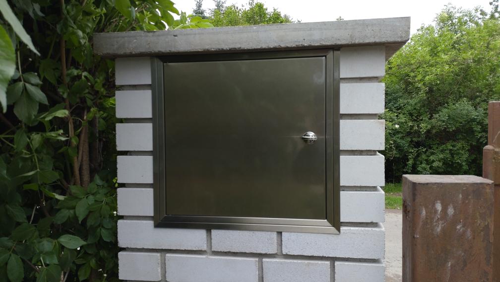 velká dvířka z nerezu na výběr pošty