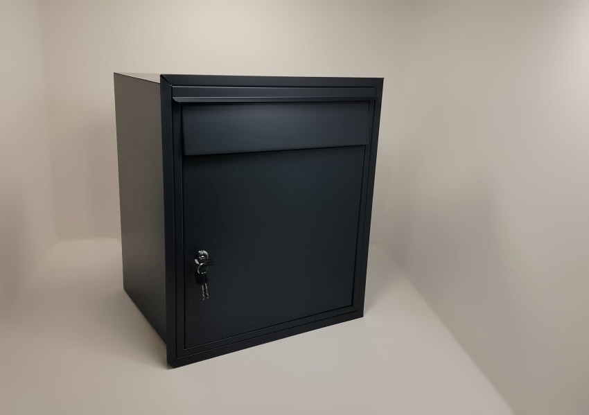 Velký černý box na poštu do sloupku