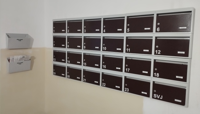 Blok 24 domovních schránek v sestavě 4x6