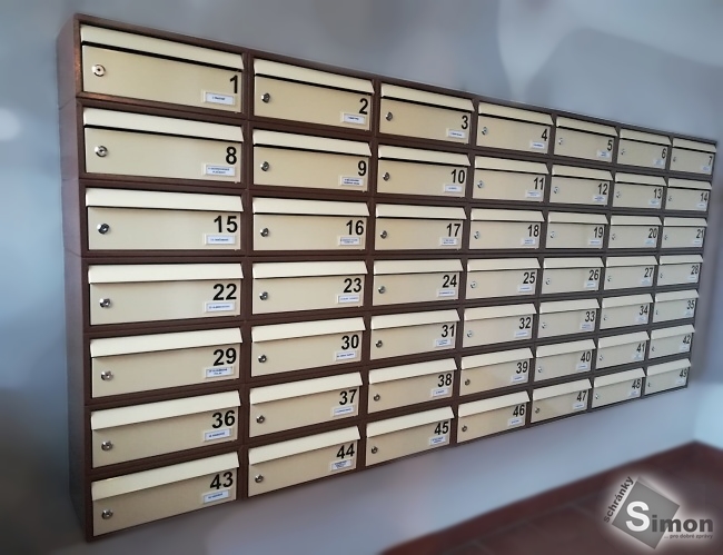 velká sestava schránek