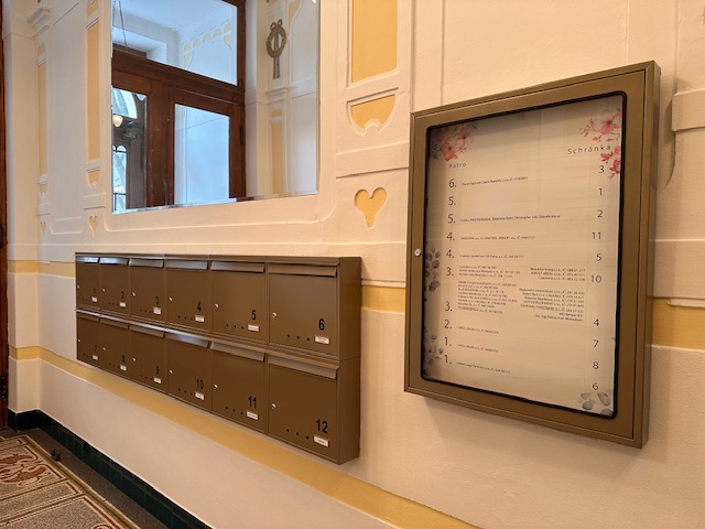 zlaté poštovní schránky