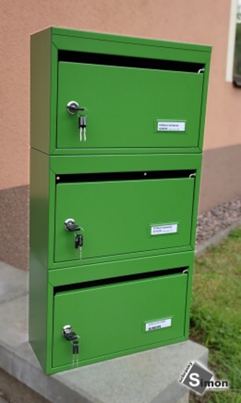 Zelené poštovní schránky do bytových domů.